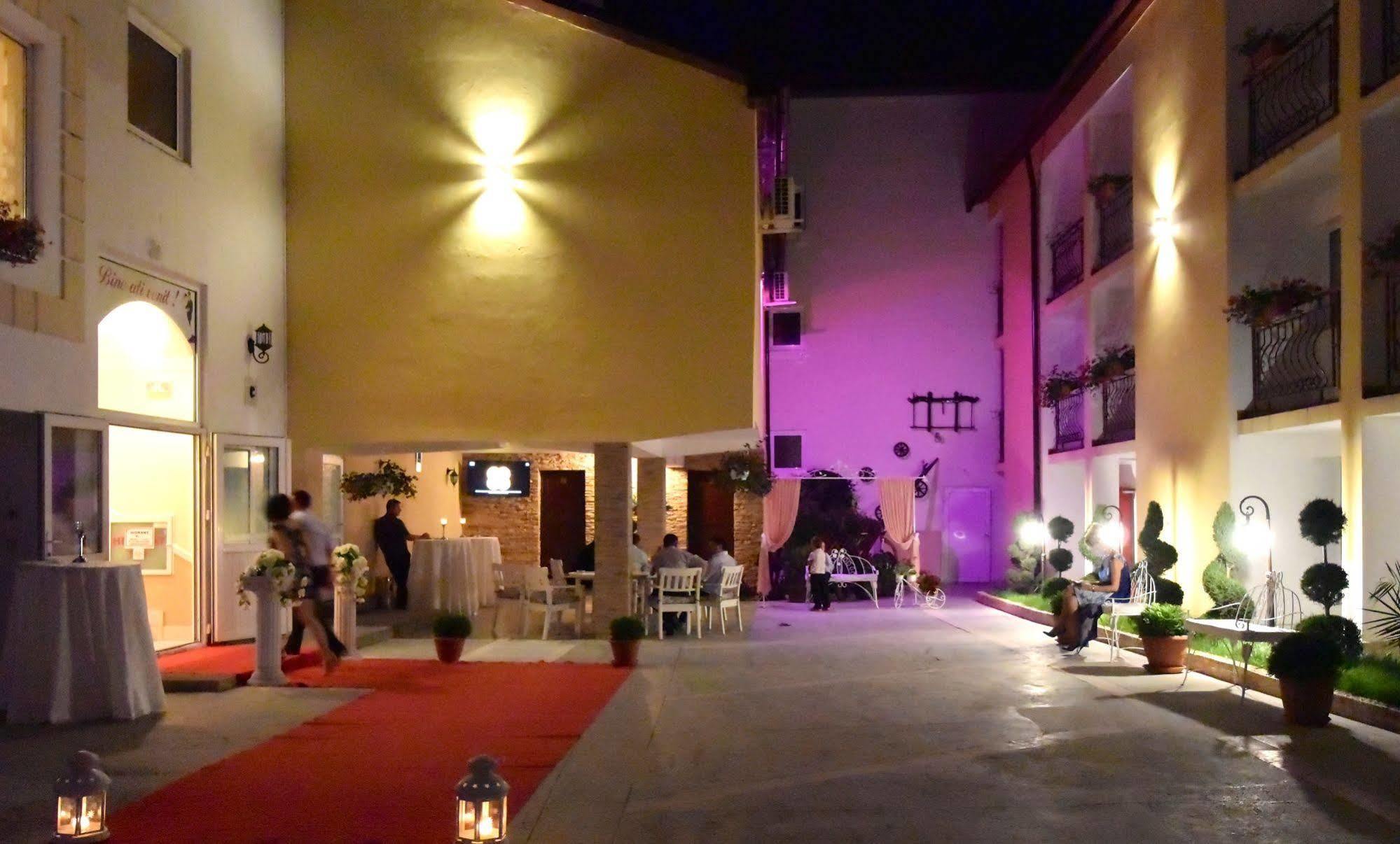 Hotel Arizona Timisoara Esterno foto